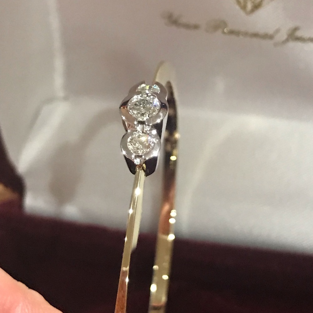 🎉HP🎉Stunning 14KTT Diamond Bangle Bracelet - Picture 3 of 8